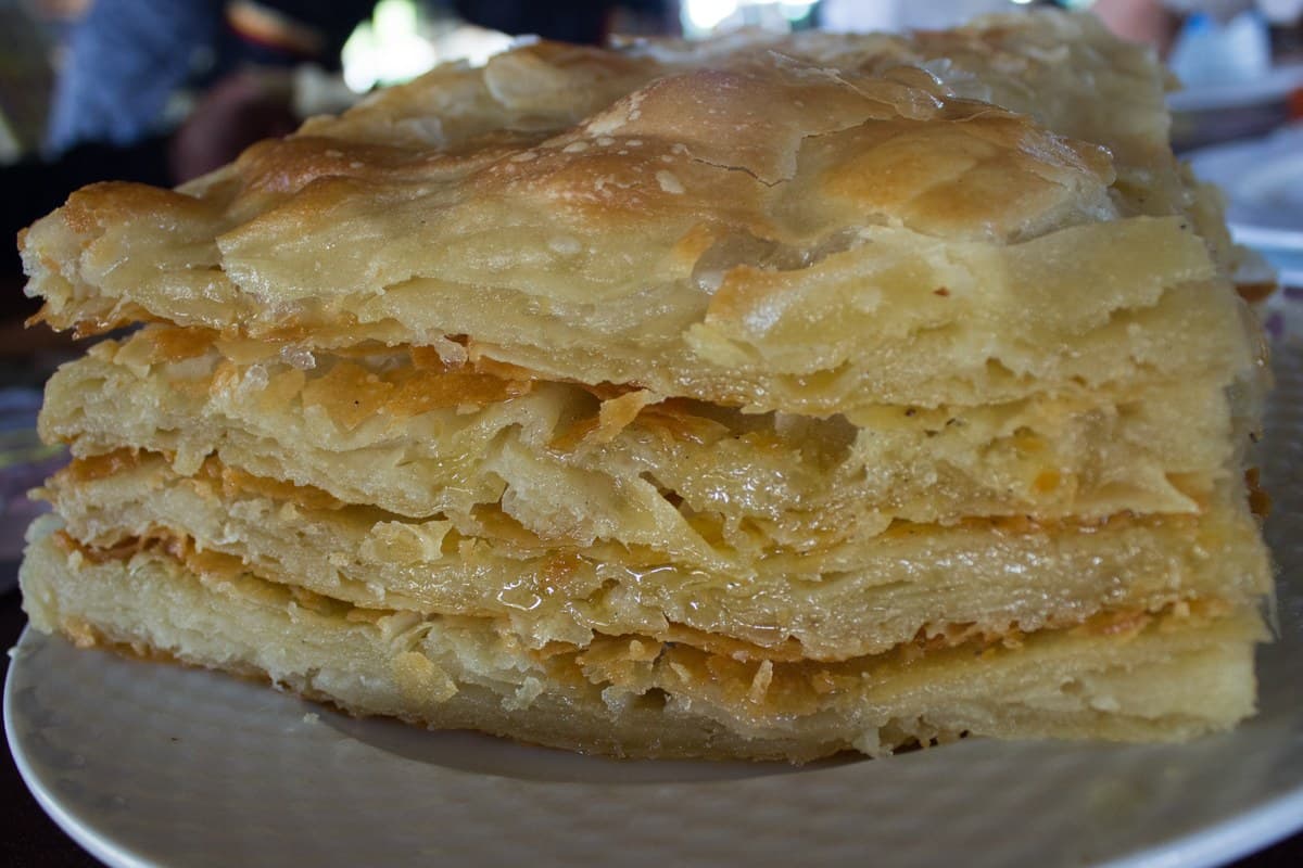 فطيرة وسط
