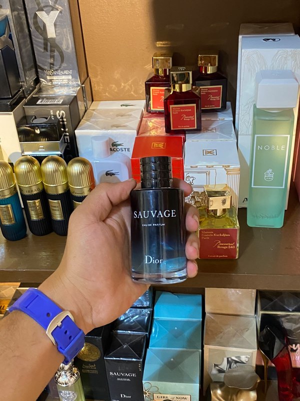 عطر سوفاج ديور (Sauvage Dior) - تسوق الآن من في ثواني عطر سوفاج ديور (Sauvage Dior) - متاح في هيبة للعطور